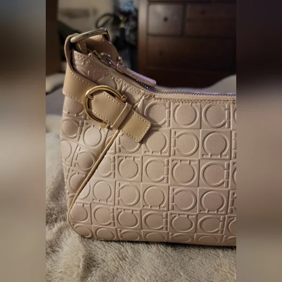 VINTAGE Salvatore Ferragamo Gancini shoulder bag pink/ beige Y2K - Picture 4 of 12
